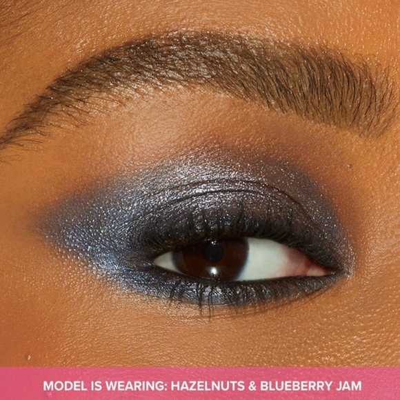 TOO FACED LIMITED EDITION MAPLE SYRUP PANCAKES EYESHADOW PALETTE. - Picture 8 of 12